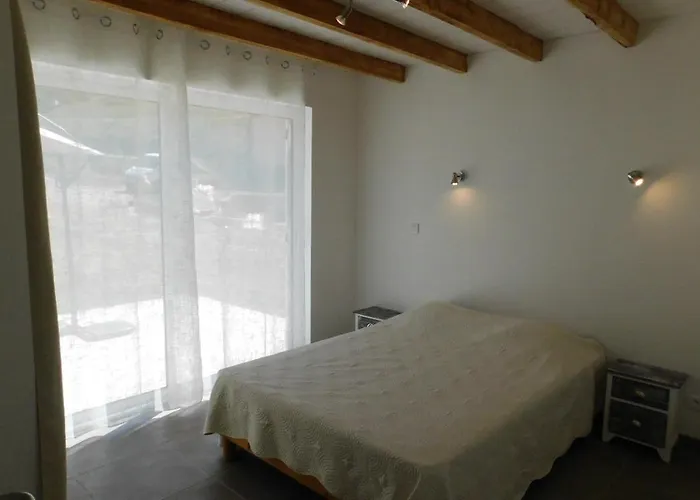 Maison indépendante de plain-pied avec jardin